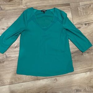 3/4 sleeve green blouse with detail